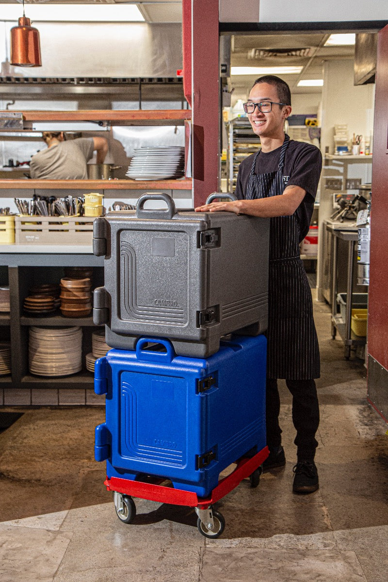 Cambro UPC300186 Ultra Pan Carrier Front Loading Insulated Food Pan Carrier 17" 36 qt. - Navy Blue - (4) Full Size 2-1/2" Deep Pan Capacity
