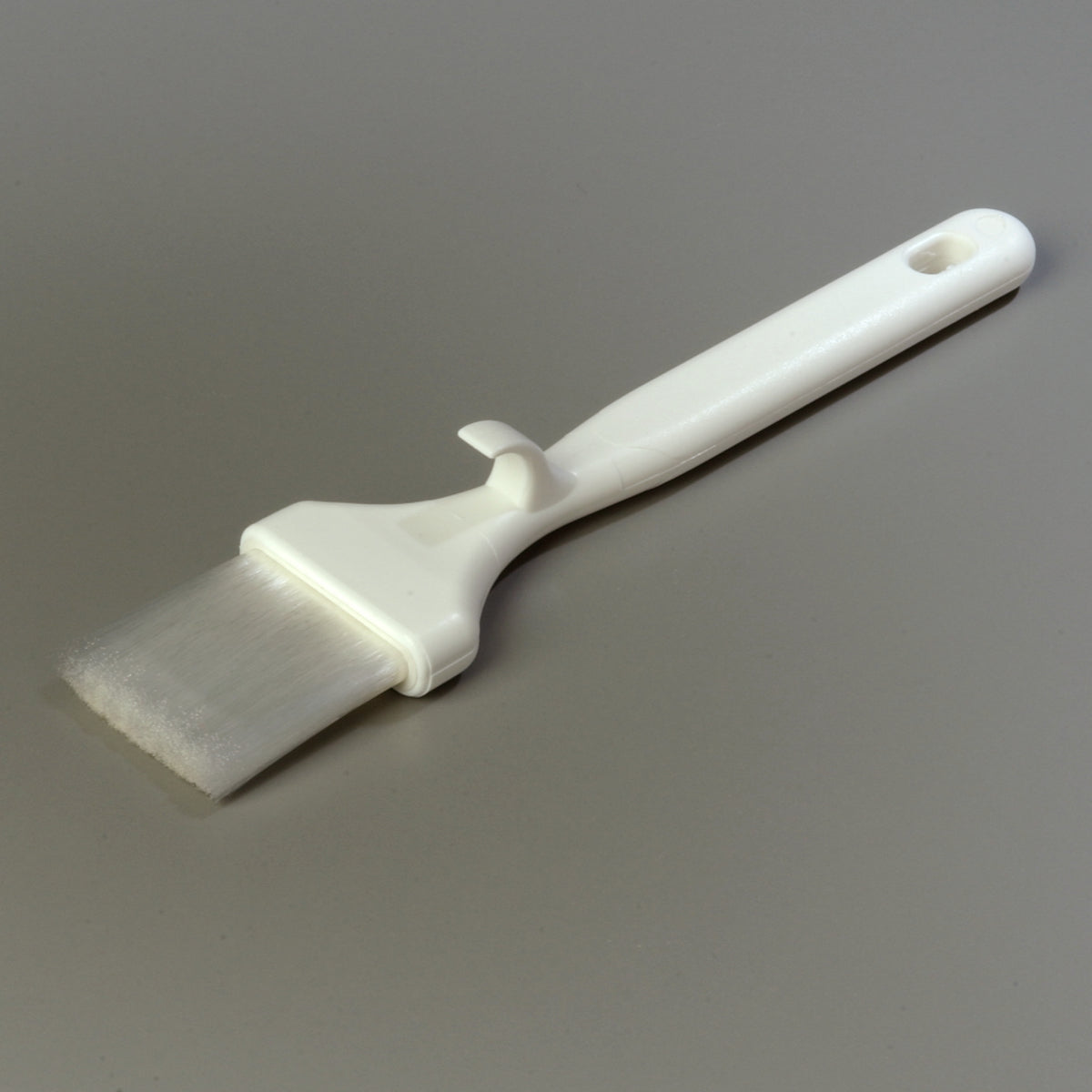 Carlisle 4040102 Sparta Meteor Pastry/Basting Brush with White Nylon and White Plastic Handle 2"