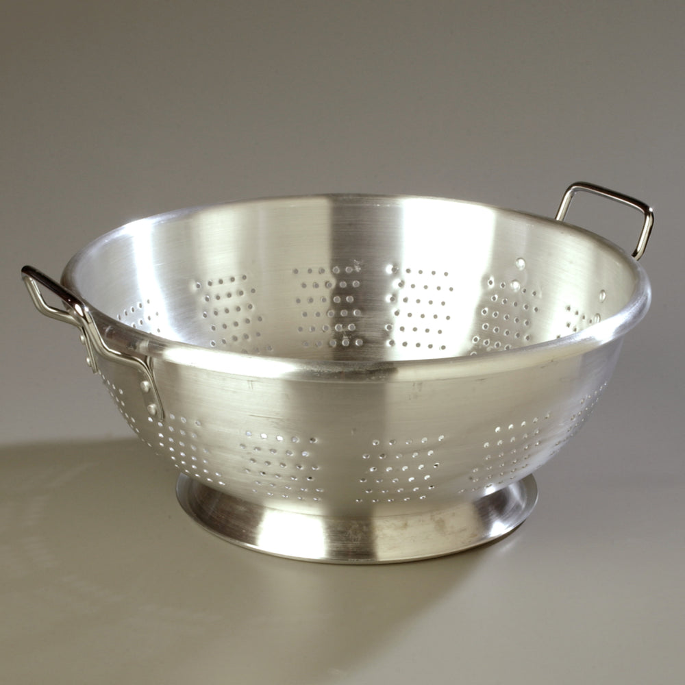 Carlisle 60280 Signature Select Dura-Ware Standard-Weight Aluminum Colander with Loop Handles and Footed Base 16 qt.