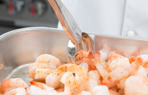 Vollrath 6412230 Jacob's Pride Color-Coded One-Piece Heavy-Duty Stainless Steel Solid Oval Spoodle Food Portioner with Blue Nylon Handle 2 oz.