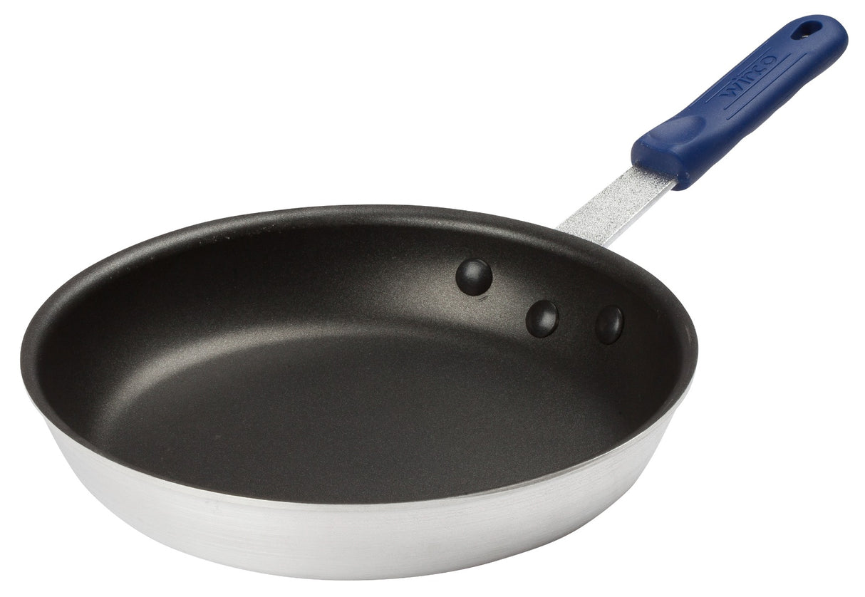 Winco AFP-10XC-H Gladiator Non-Stick Aluminum Fry Pan with Blue Silicon Riveted Handle 10"