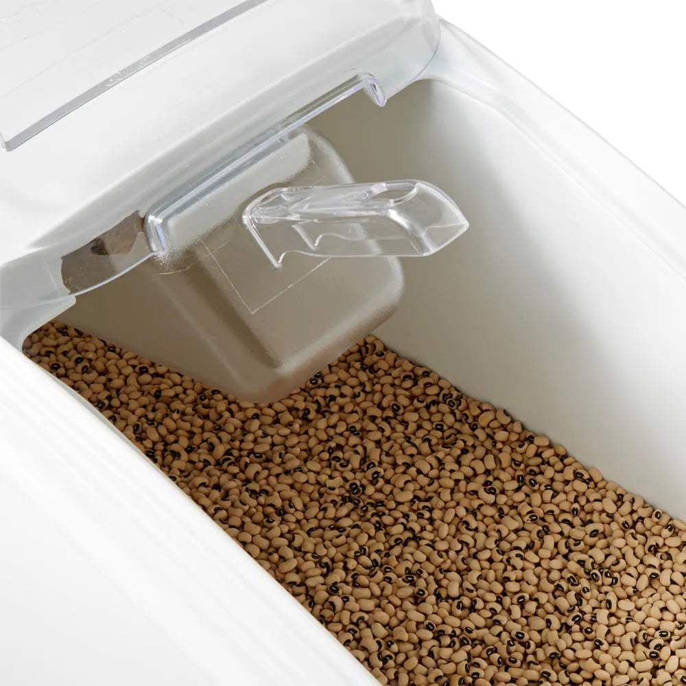 Rubbermaid FG360088WHT ProSave Mobile Slant Front Ingredient Bin with Sliding Hinged Lid & 32 oz Scoop - 400 cup/cap