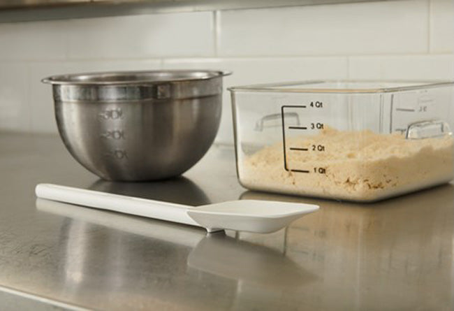 Rubbermaid FG630400CLR Space Saving Plastic Square Food Storage Container with Liter and Qt. Gradations 4 Qt - Clear