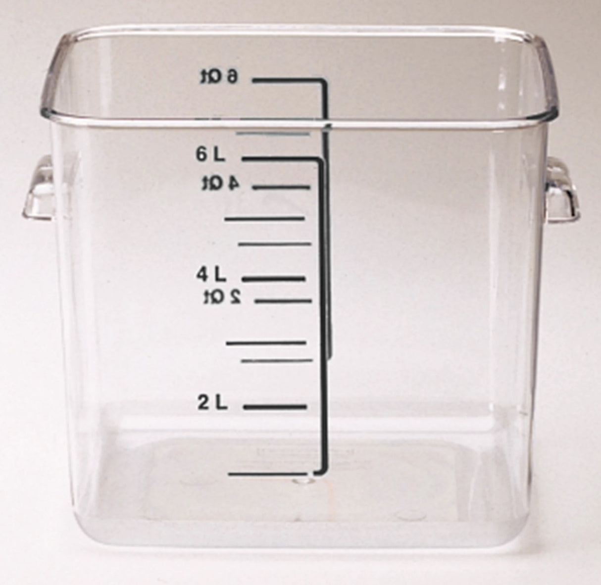 Rubbermaid FG630600CLR Space Saving Polycarbonate Square Food Storage Container 6 Qt. - Clear