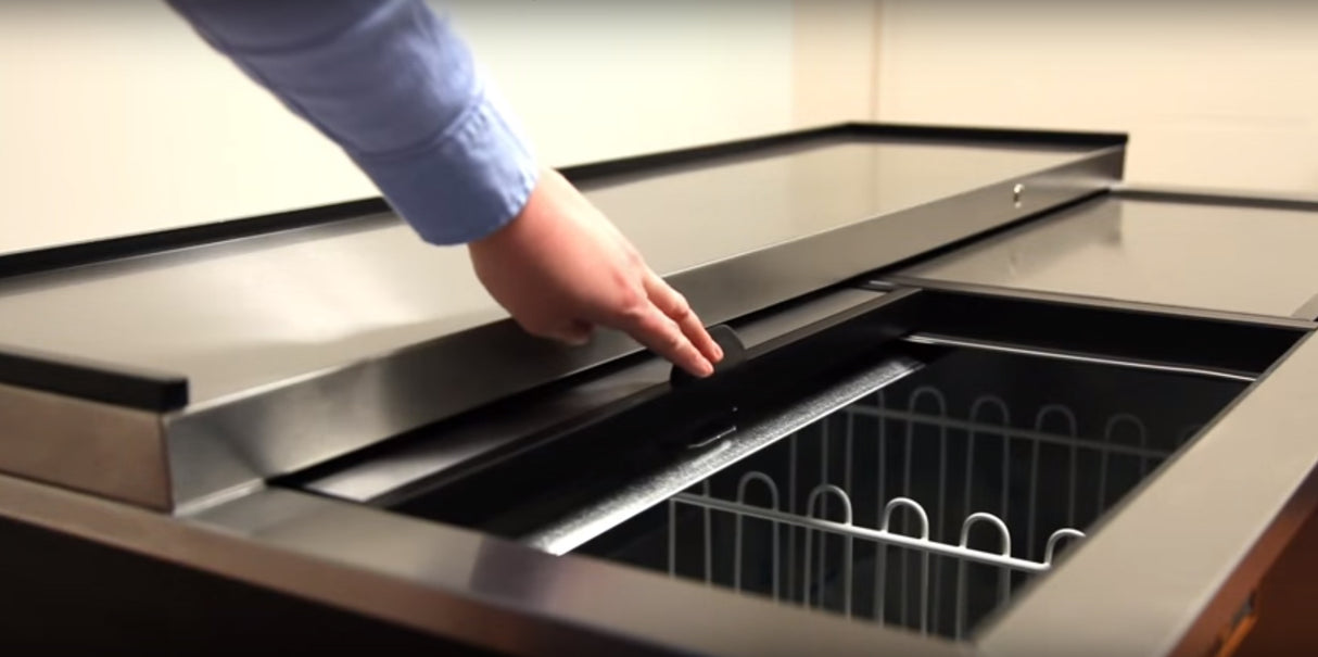 True TD-95-38-S-HC Stainless Steel 3 Solid Slide Lid Deep Well Horizontal Bottle Cooler 95" - 115v