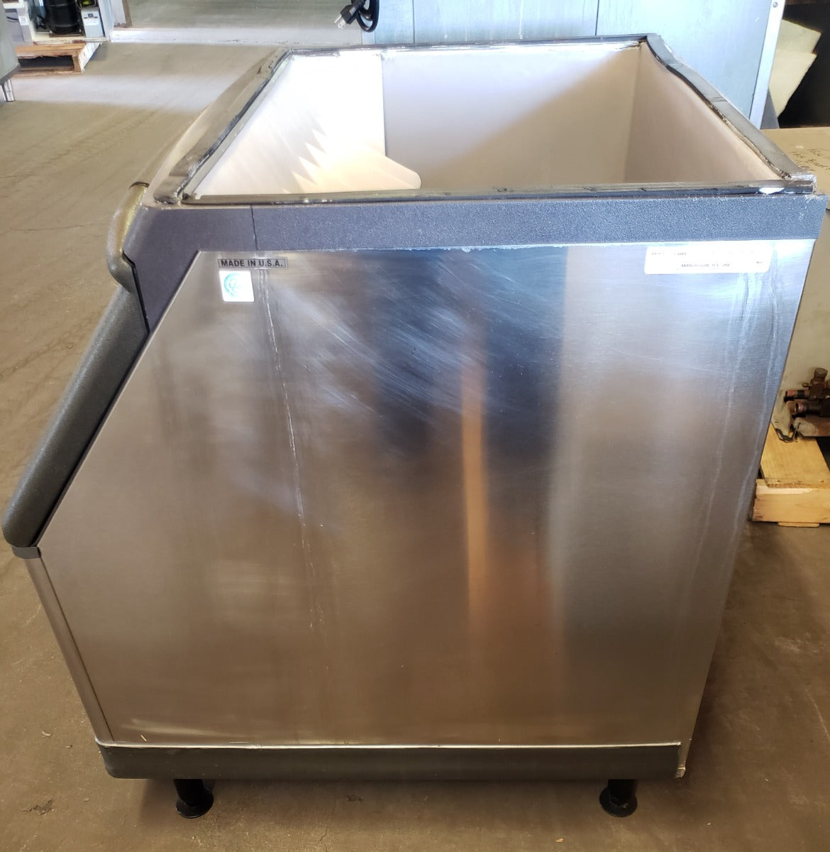 Used Restaurant Equipment - Manitowoc S400 Stainless Steel Ice Bin 30"W x 34"D x 38"H - 290 lb. Capacity