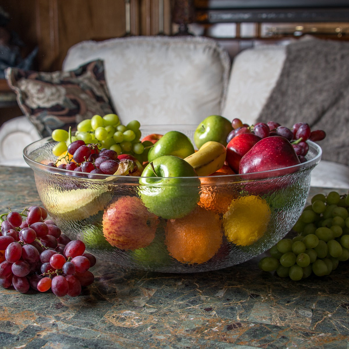 Carlisle SB7807 Round Acrylic Pebbled Salad Bowl 18" - 15 qt. - clear