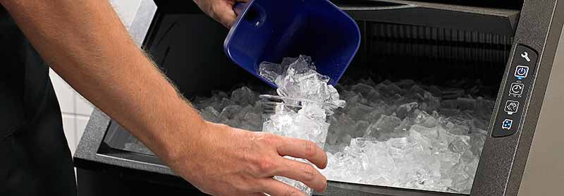 Manitowoc UDP0240A NEO Air Cooled Undercounter Dice Ice Machine with 90 lb. Bin 26" - 240 lb/24hrs