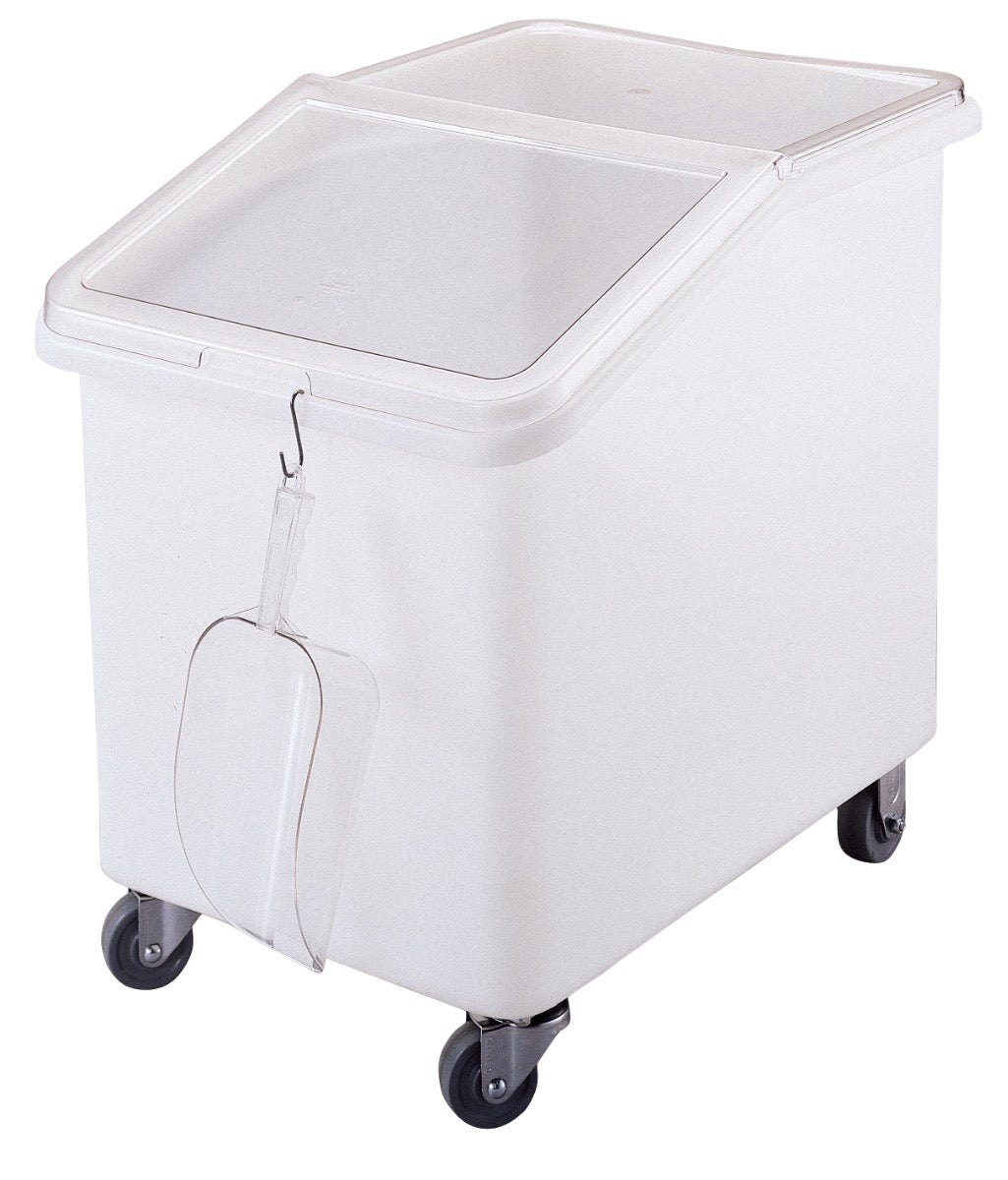 Cambro SCP64CW135 Camwear Polycarbonate Flat Bottom Scoop 64 oz. - Clear