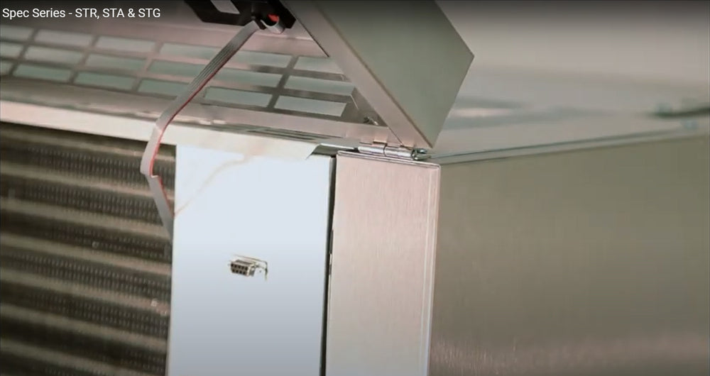 True STR1DT-2HS-HC Spec Series 1-Section 2 Solid Half Door Dual Temp Reach-In Refrigerator / Freezer 27" - 115v