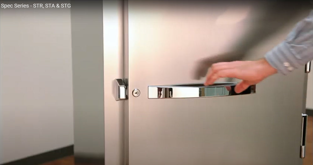 True STR1DT-2HS-HC Spec Series 1-Section 2 Solid Half Door Dual Temp Reach-In Refrigerator / Freezer 27" - 115v