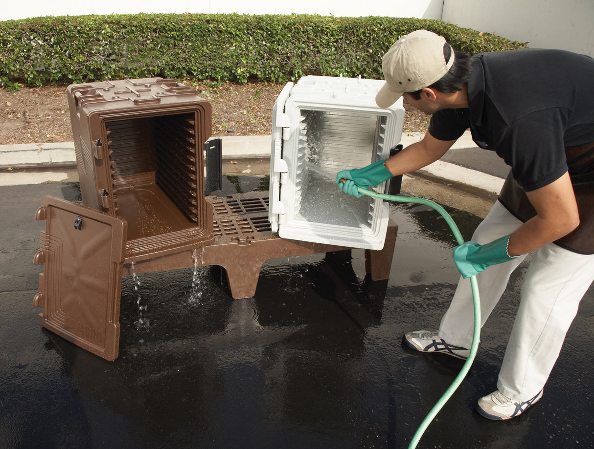 Cambro UPCS400131 Ultra Pan Carrier S-Series Front Loading Insulated Food Pan Carrier with Menu Clip 18" 60 qt. - Dark Brown - (6) Full Size 2-1/2" Deep Pan Capacity