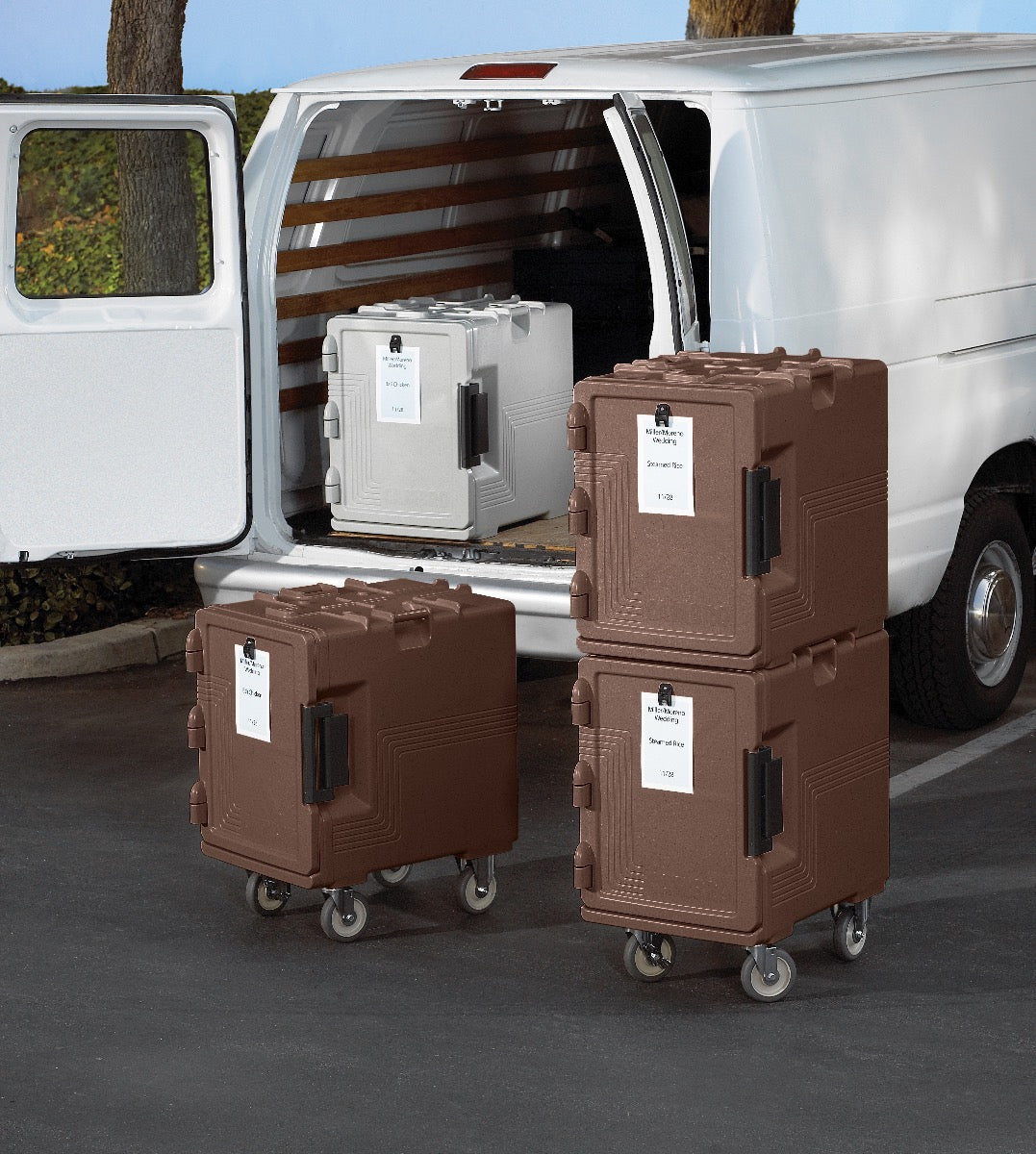 Cambro UPCS400131 Ultra Pan Carrier S-Series Front Loading Insulated Food Pan Carrier with Menu Clip 18" 60 qt. - Dark Brown - (6) Full Size 2-1/2" Deep Pan Capacity