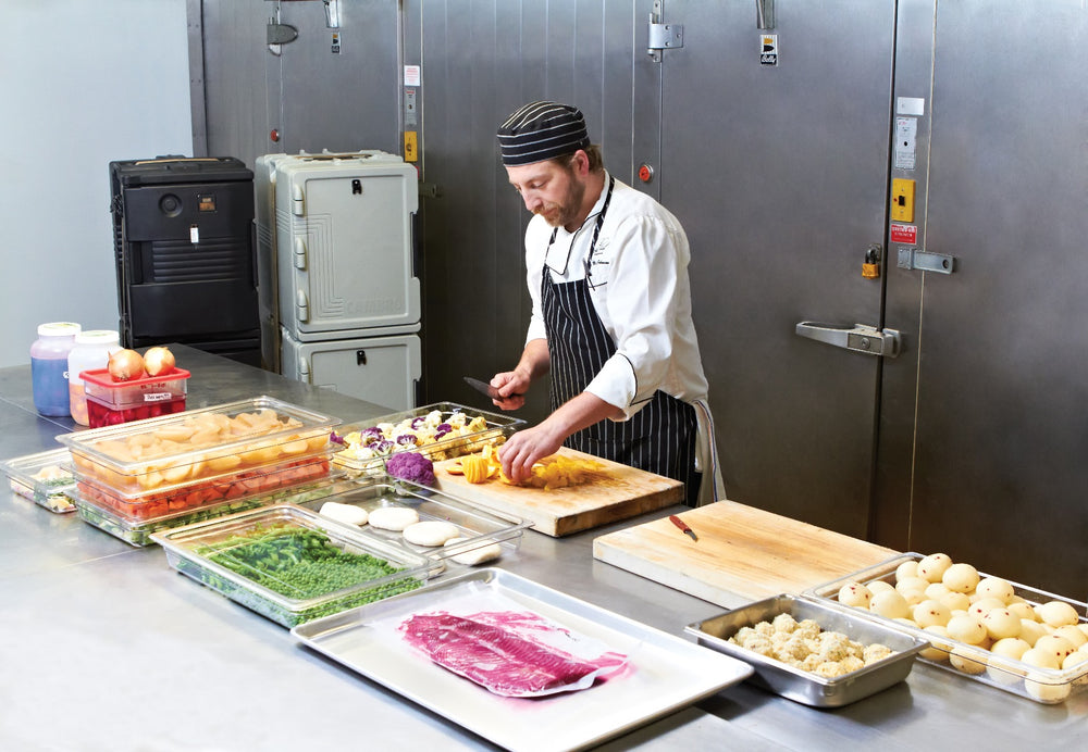 Cambro UPCS400480 Ultra Pan Carrier S-Series Front Loading Insulated Food Pan Carrier with Menu Clip  18" 60 qt. - Speckled Gray - (6) Full Size 2-1/2" Deep Pan Capacity