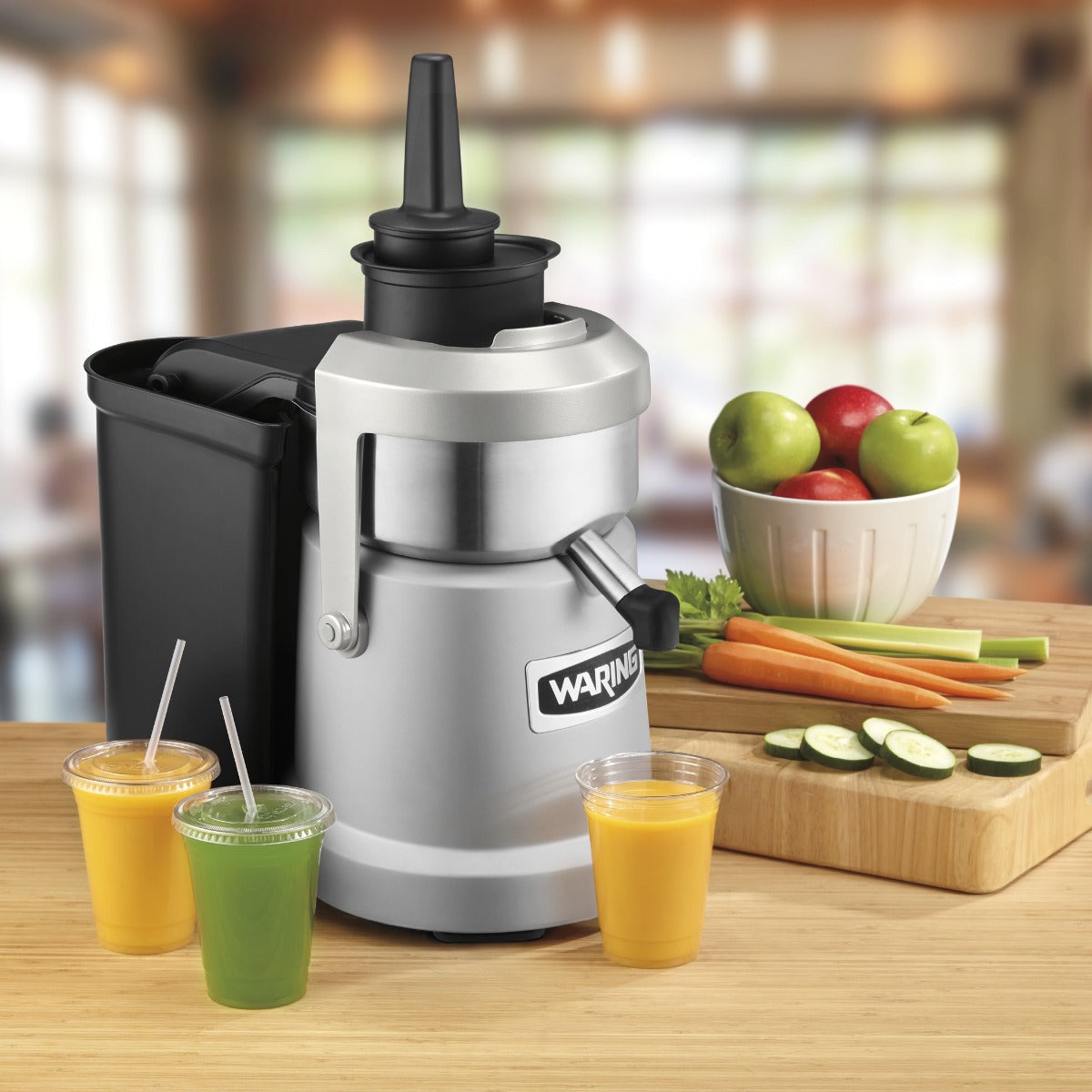 Waring WJX80 Electric Continuous Pulp Eject Juice Extractor / Juicer - 120v