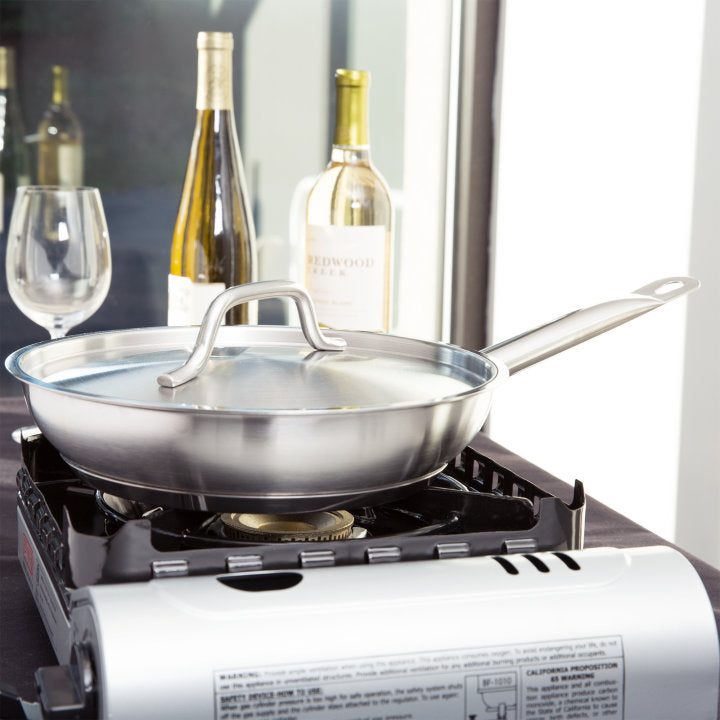 Vollrath 3820 Deluxe 6-Piece Induction Ready Stainless Steel Optio Cookware Set - Includes: 2.75 Qt., 4 Qt. Sauce Pans, and 9.5" Non-stick Fry Pan and Covers