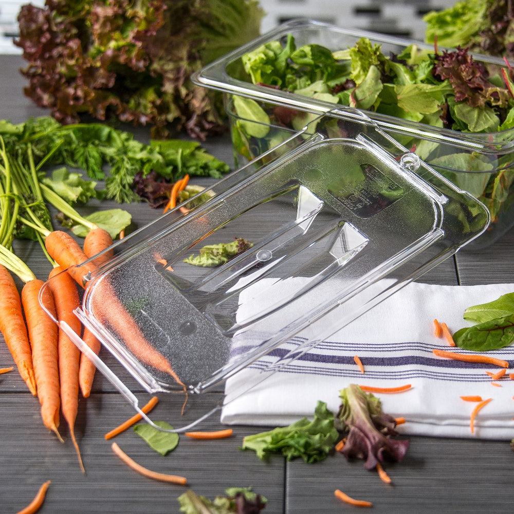 Carlisle 10290U07 StorPlus Universal Polycarbonate Food Pan Cover with Handle - 1/4 Size - Clear