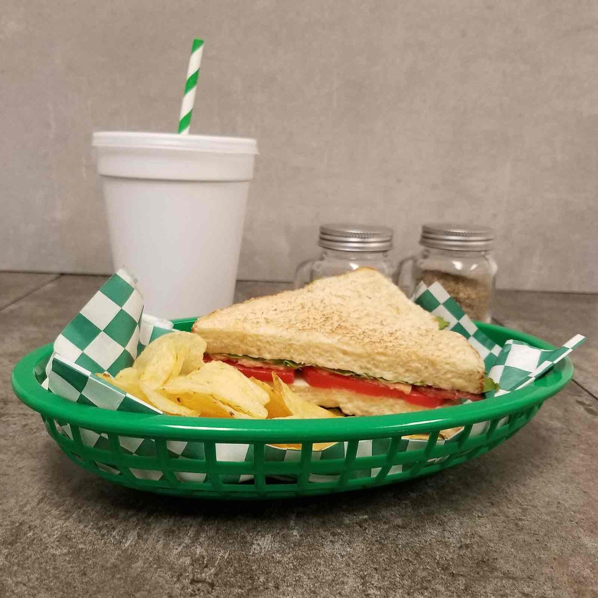 TableCraft 1074G Classic Polyethylene Oval Basket 9-3/8" x 6-1/4" x 1-7/8"H - Green - 36/Case