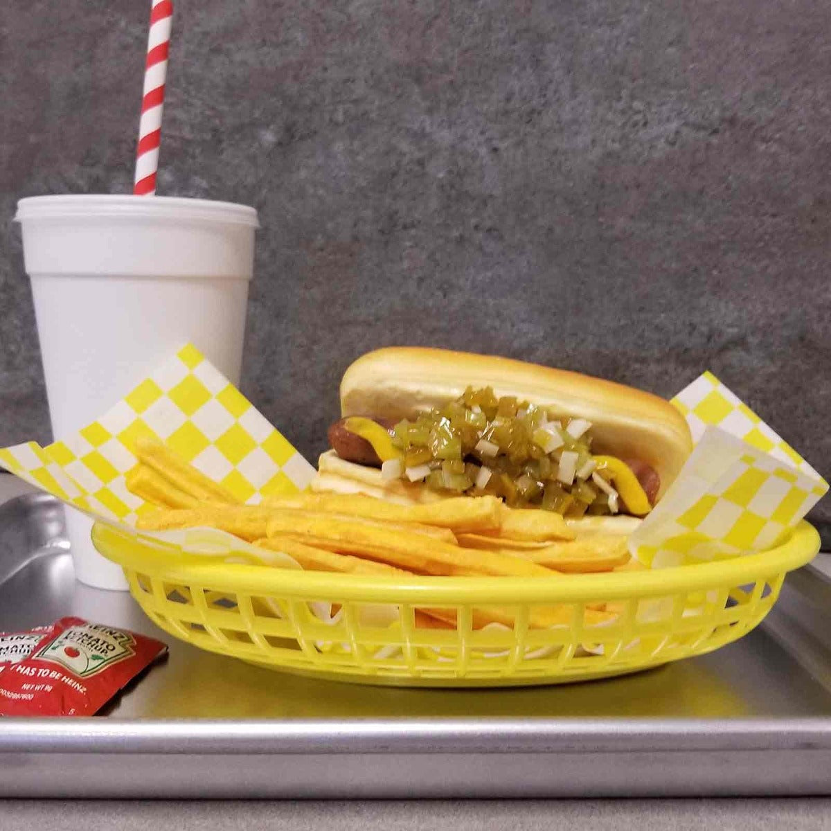 TableCraft 1074Y Classic Polyethylene Oval Basket 9-3/8" x 6-1/4" x 1-7/8"H - Yellow - 36/Case