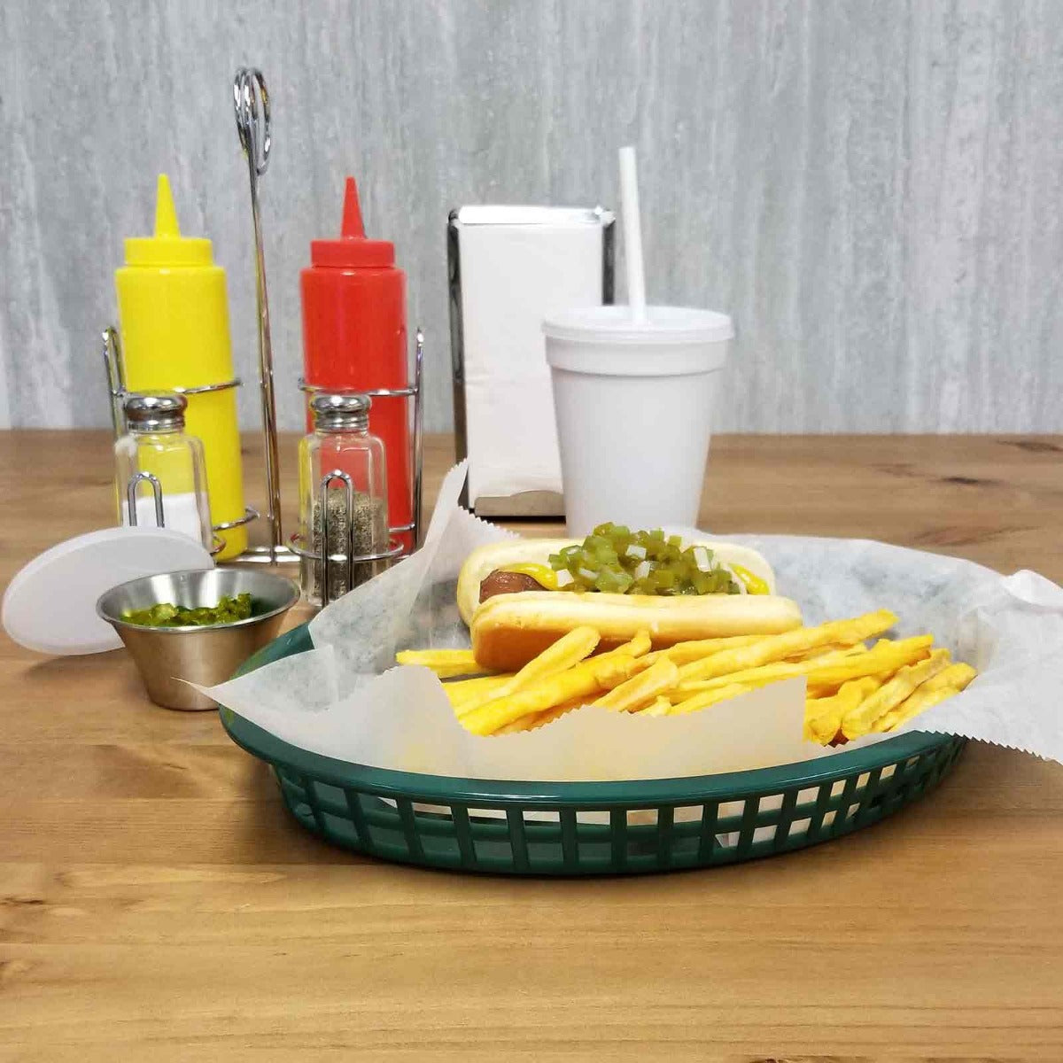 TableCraft 1086FG Texas Polyethylene Oval Platter Basket 12-3/4" x 9-1/2" x 1-1/2"H - Forest Green - 36/Case