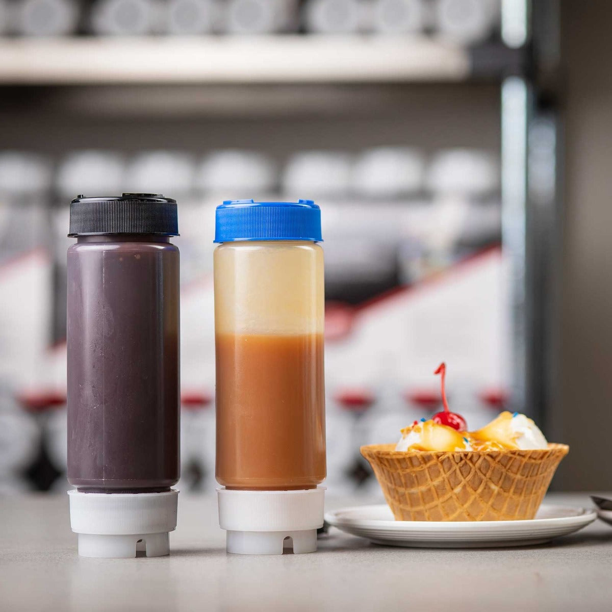 TableCraft 12SV INVERTAtop Dualway First In First Out "FIFO" Squeeze Bottle with 53 mm Opening 12 oz. - 12/Case