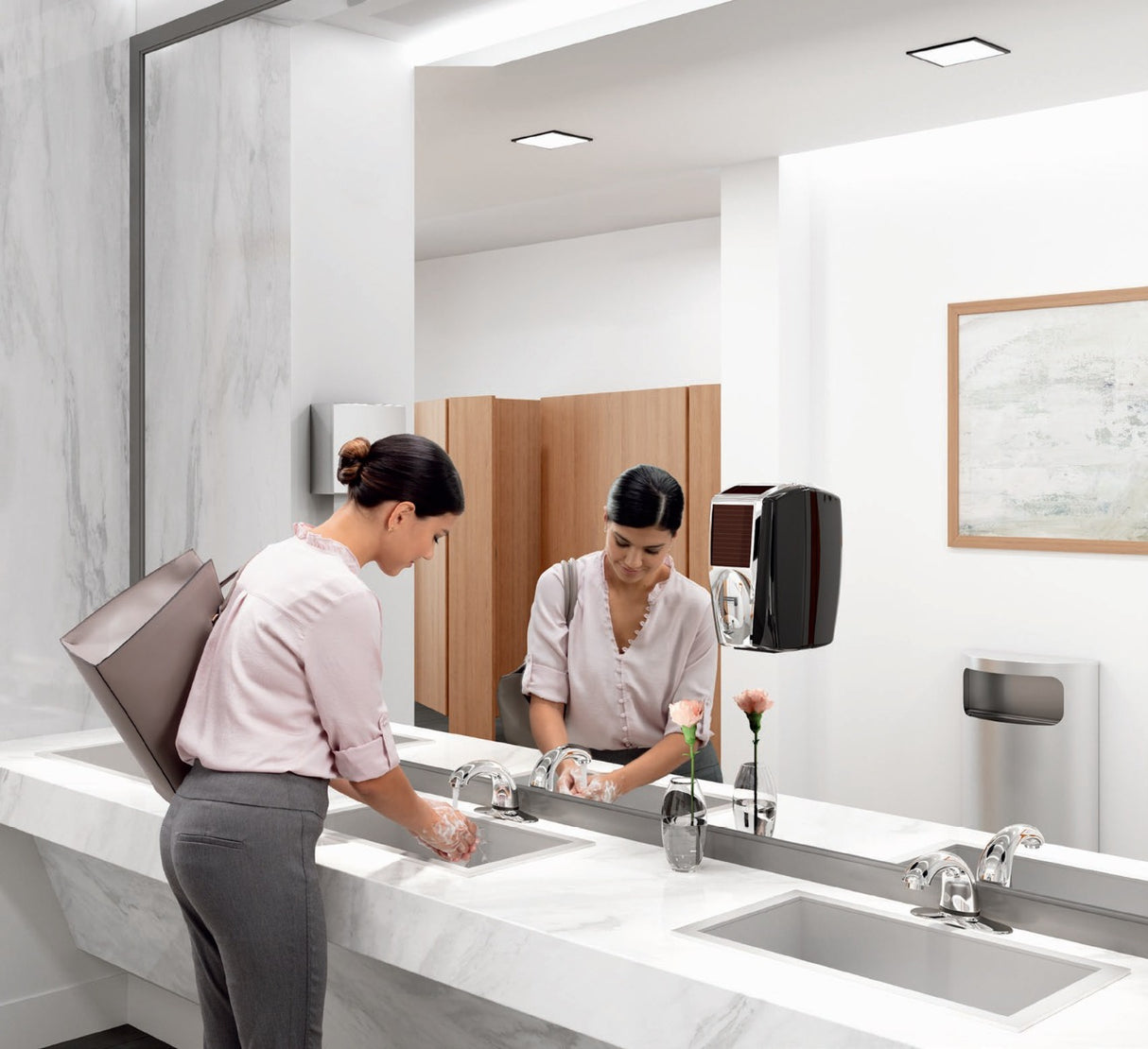 Rubbermaid 1782742 AutoFaucet Milano Single Hole Deck Mounted Hands-Free Sensor Faucet with 3-3/4" Spout, Mixing Valve, and Supply Hoses - Polished Chrome