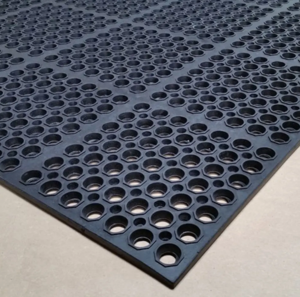 Cactus Mat 3520-C1 VIP Floormate Anti Fatigue Mat - 3 1/4' x 4 7/8', Black