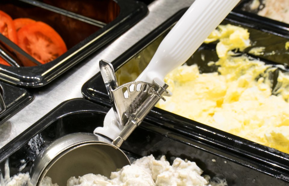 Vollrath 47139 Jacob's Pride Thumb Press Disher with One-Piece White Handle 5-1/3 oz. - Size 6