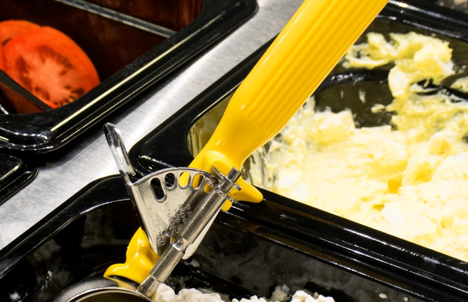 Vollrath 47144 Jacob's Pride Thumb Press Disher with One-Piece Yellow Handle 1-5/8 oz. - Size 20