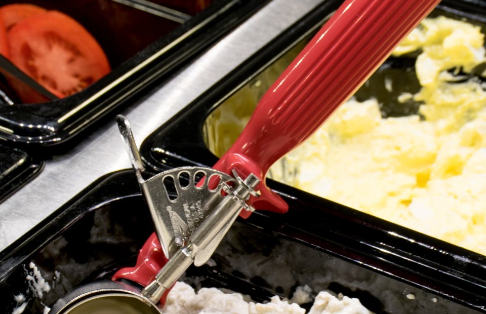 Vollrath 47145 Jacob's Pride Thumb Press Disher with One-Piece Red Handle 1-1/3 oz. - Size 24
