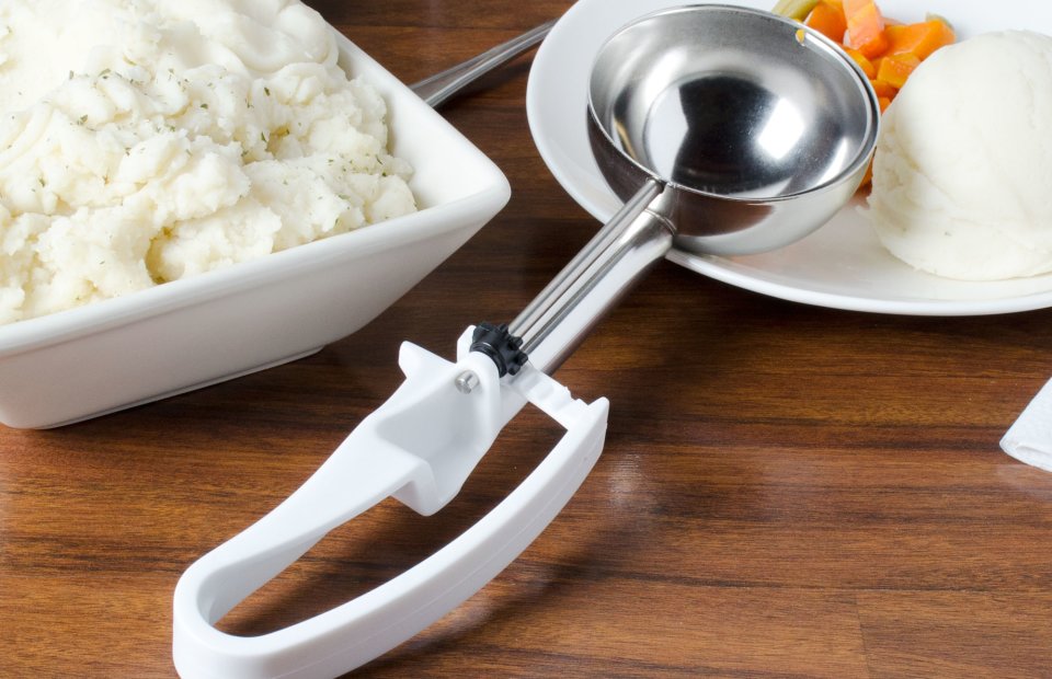 Vollrath 47370 Jacob's Pride Extended Length Disher with White Squeeze Handle 4.7 oz. - Size 6 - 12/Case