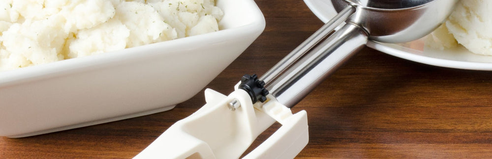 Vollrath 47372 Jacob's Pride Extended Length Disher with Ivory Squeeze Handle 3.2 oz. - Size 10 - 12/Case