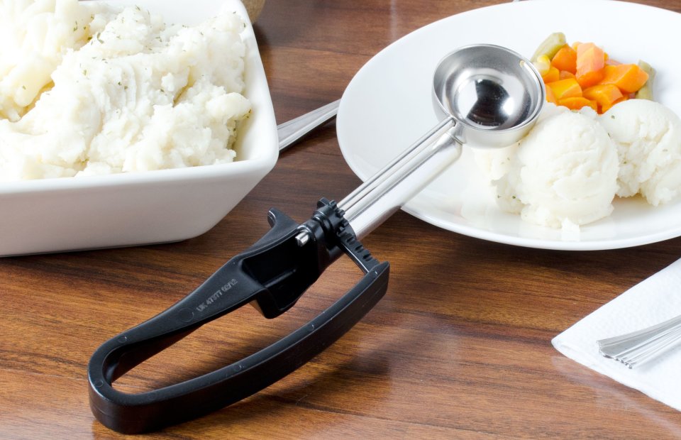 Vollrath 47377 Jacob's Pride Extended Length Disher with Black Squeeze Handle 1.13 oz. - Size 30 - 12/Case