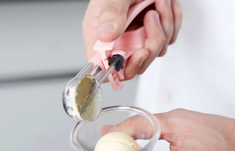 Vollrath 47402 Jacob's Pride Standard Length Disher with Pink Squeeze Handle 0.54 oz. - Size 60 - 12/Case