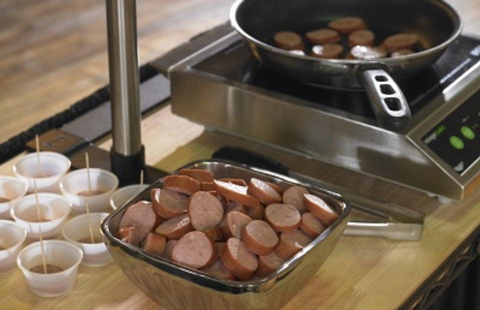 Vollrath 59300 Mirage Cadet Countertop Induction Range with (1) Burner - 120v - 1800W