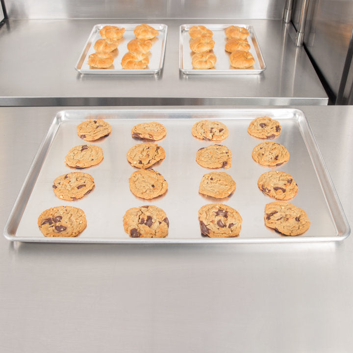 Vollrath 9001 Wear-Ever Heavy Duty Full Size 16 Gauge Wire in Rim Aluminum Bun / Sheet Pan 18" x 26"