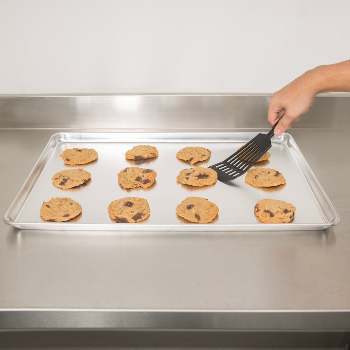 Vollrath 9003 Wear-Ever Heavy Duty Full Size 19 Gauge Wire in Rim Aluminum Bun / Sheet Pan 18" x 26"