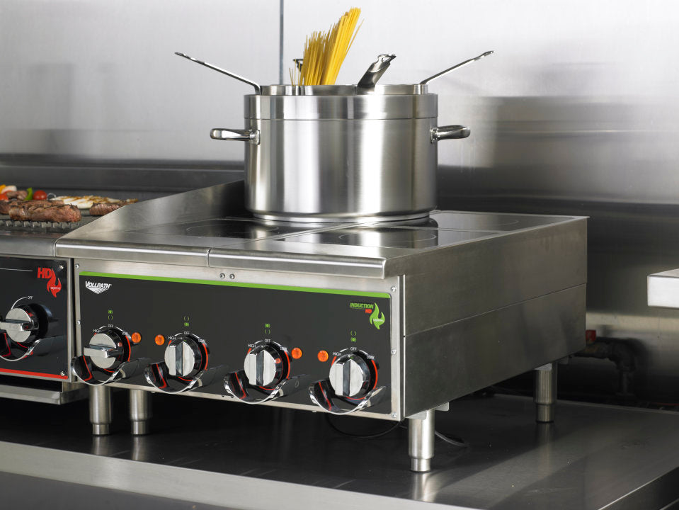 Vollrath 924HIMC Cayenne Countertop Induction Range / Cooktop with (4) Burners and Manual Controls - 208-240v