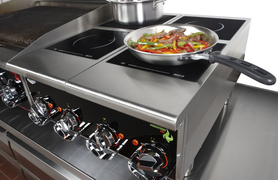 Vollrath 924HIMC Cayenne Countertop Induction Range / Cooktop with (4) Burners and Manual Controls - 208-240v