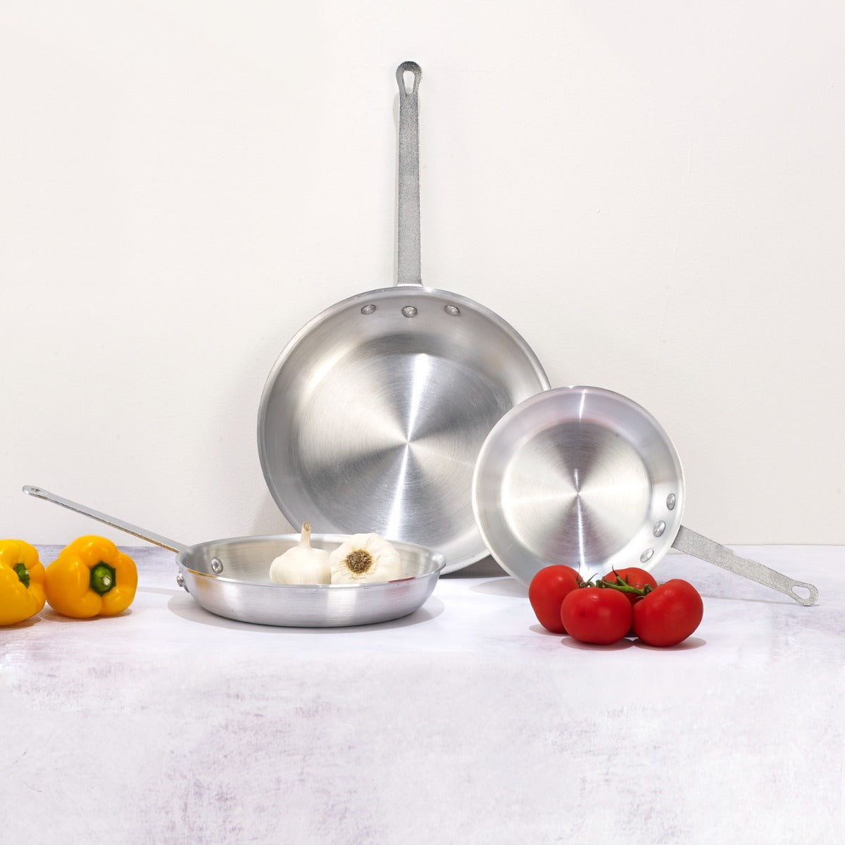 Winco AFP-10A Gladiator Aluminum Fry Pan with Natural Riveted Handle 10" - 6/Case