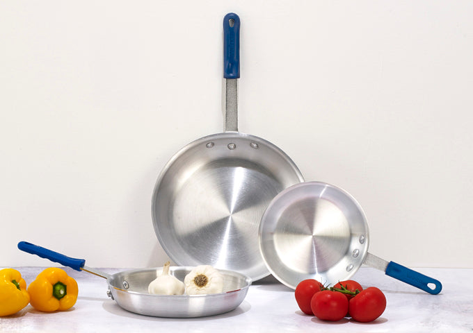 Winco AFP-14A-H Gladiator Aluminum Fry Pan with Blue Silicone Riveted Handle 14"