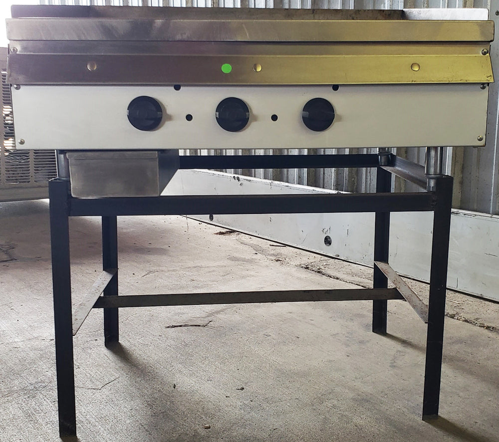 Used Restaurant Equipment - Wolf AGM36-101 Countertop Heavy Duty Natural Gas Griddle with 3 Manual Controls 36" - 81,000 BTU