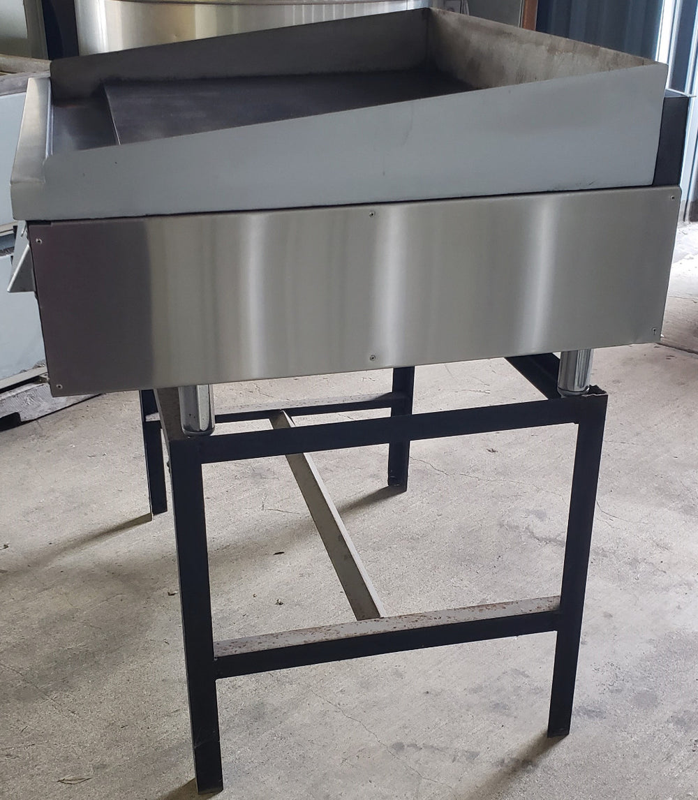 Used Restaurant Equipment - Wolf AGM36-101 Countertop Heavy Duty Natural Gas Griddle with 3 Manual Controls 36" - 81,000 BTU