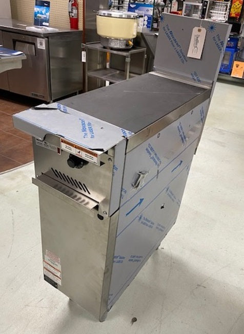 Clearance Vulcan EV12-1HT-208 Endurance Electric Range with Single Hot Top and Enclosed Base 12" - 208V