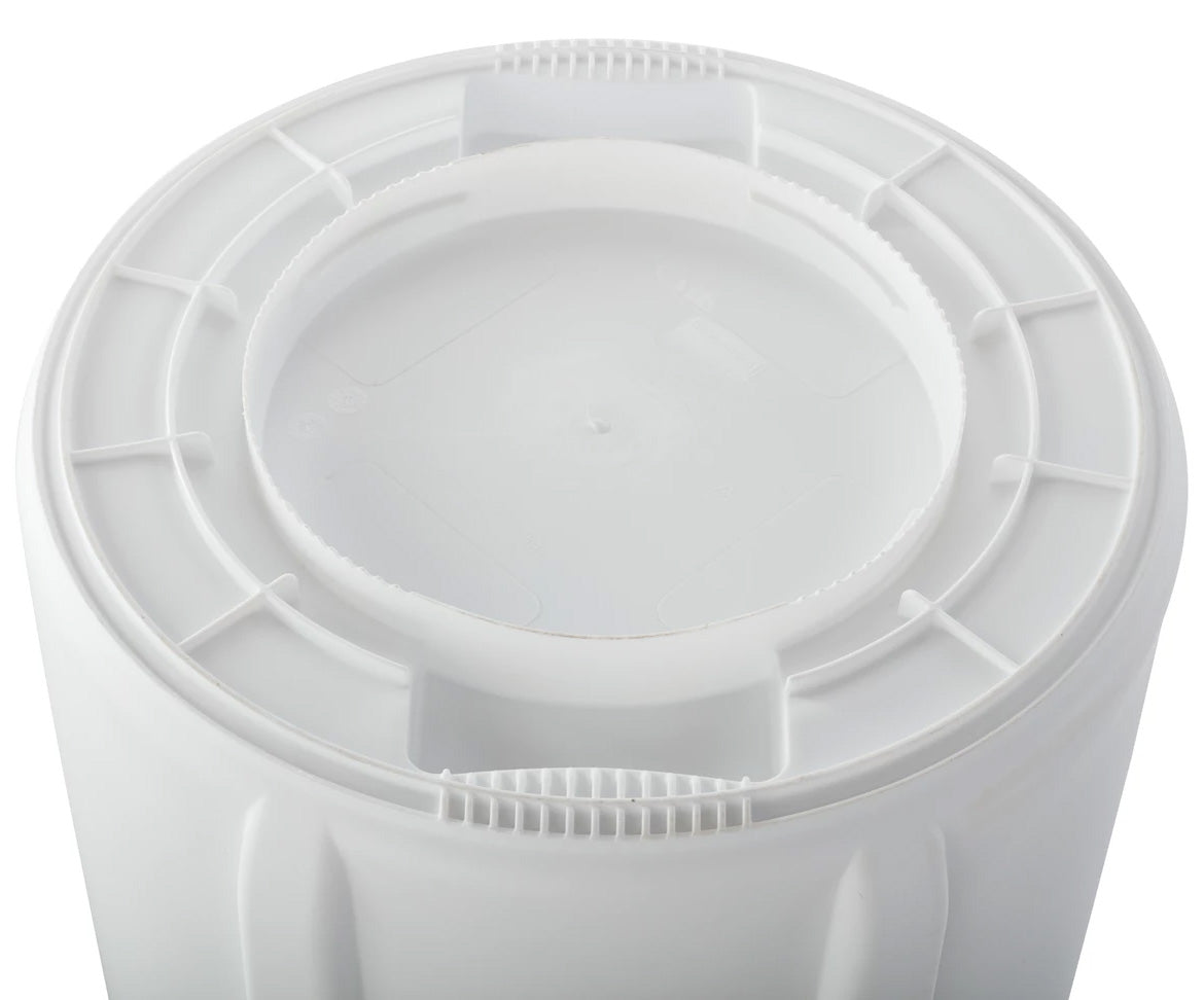 Rubbermaid FG263200WHT Vented BRUTE Round Container 32 Gal. - White