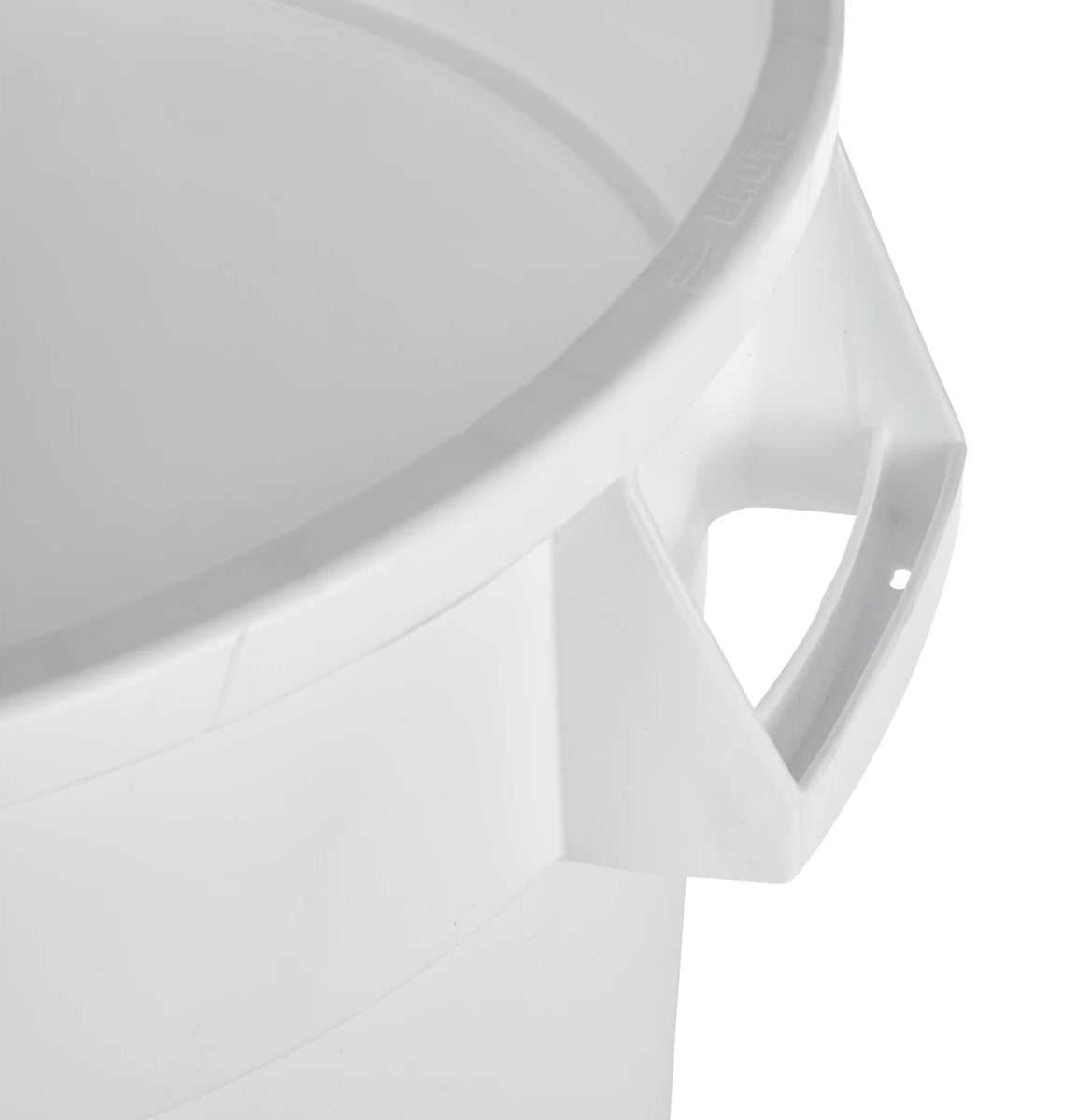 Rubbermaid FG263600WHT BRUTE Greenskeeper Vegetable Crisper Container with Lid and Dolly 32 Gal. - White