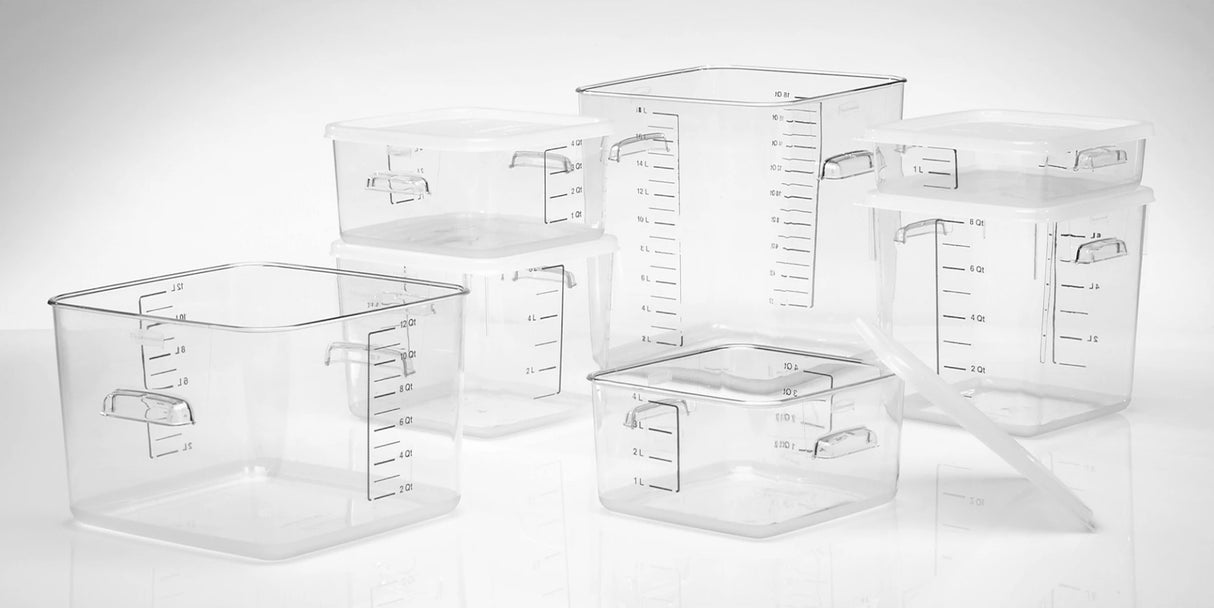 Rubbermaid FG630200CLR Space Saving Polycarbonate Square Food Storage Container 2 Qt. - Clear