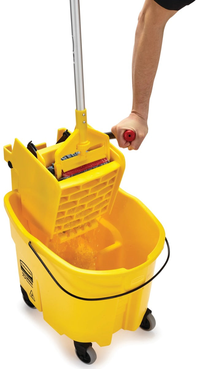 Rubbermaid FG758888RED WaveBrake Side-Press Bucket and Wringer 35 Qt. - Red