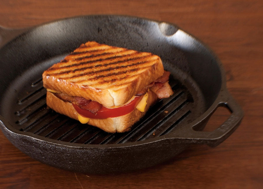 Lodge L8GP3 Round Seasoned Cast Iron Grill Pan with Handle 10-1/4"