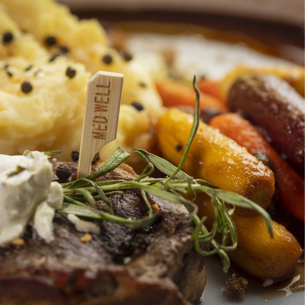 TableCraft MEDWELL "Med Well" 3-1/2" Bamboo Temperature Meat Marker Pick - 100/Pack